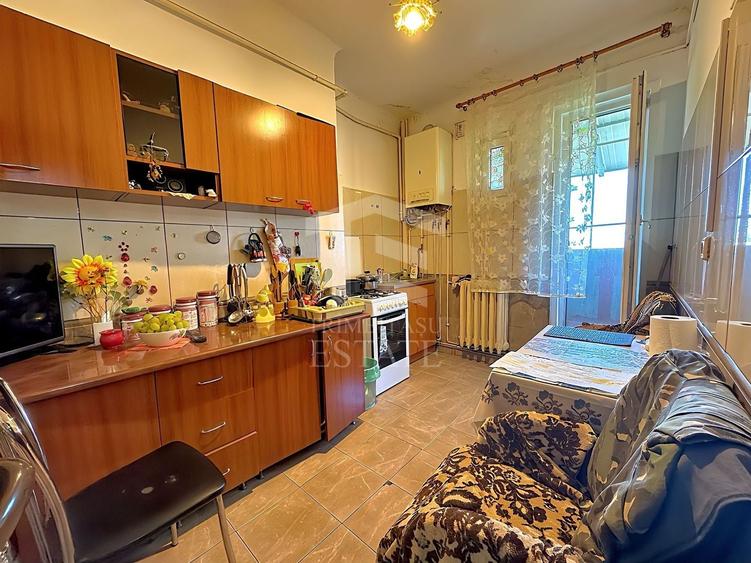 Apartament cu 4 camere semidecomandat, mobilat în Cișmigiu