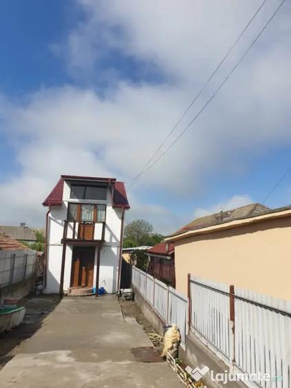 Casă cu 3 camere cu Teren 400 Mp în Central