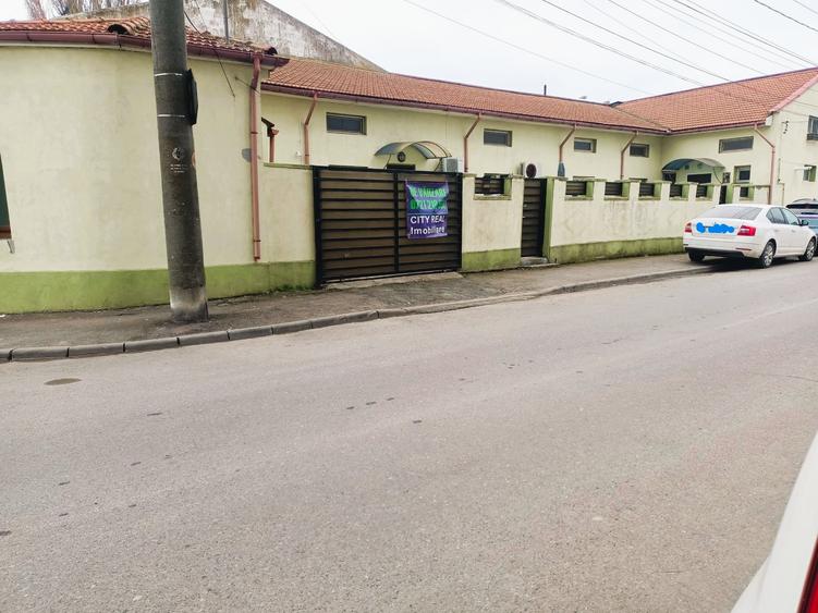 Casă individuală cu 6 camere cu Canalizare în ICIL