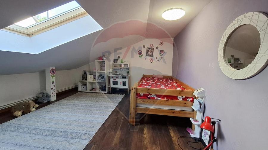 Casă cu 5 camere cu Teren 20 Mp în Central