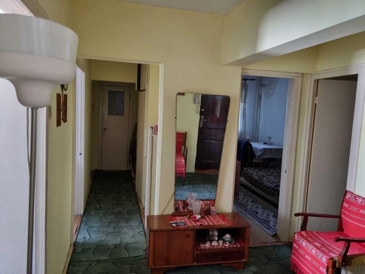 Apartament cu 4 camere decomandat în Lacul Tei