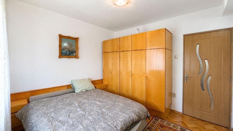 Apartament cu 3 camere decomandat, mobilat în Soarelui