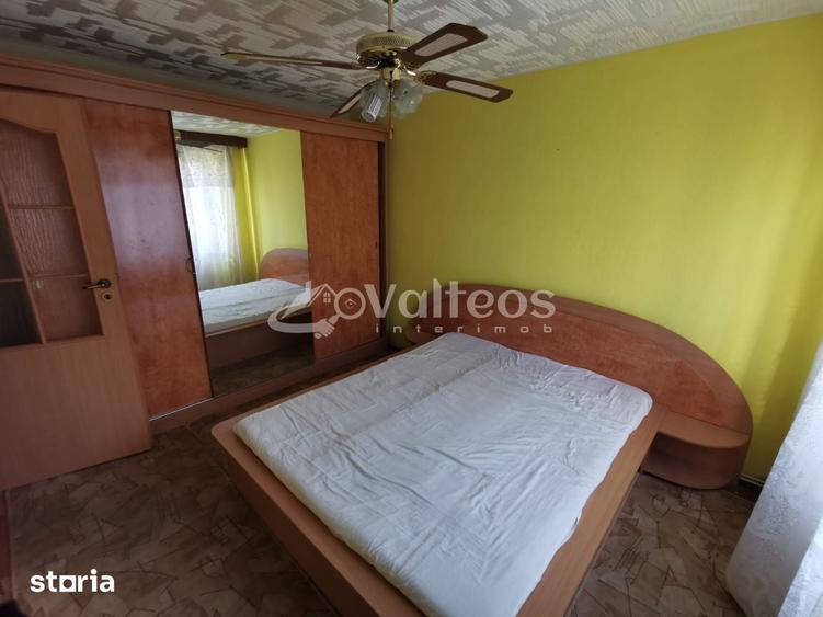 Apartament cu 4 camere decomandat în Central