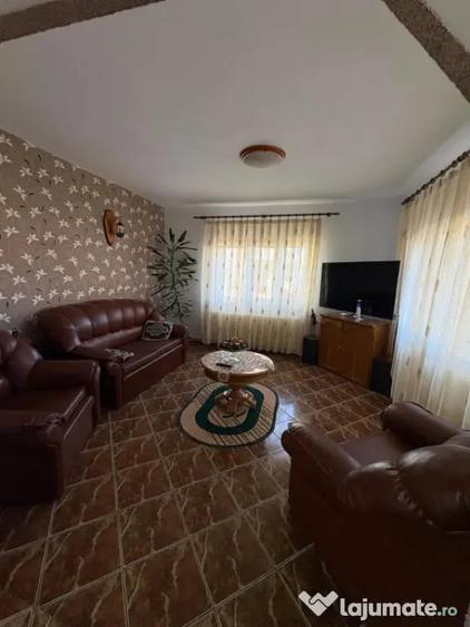 Casă cu 5 camere cu Teren 1600 Mp în Săcălășeni