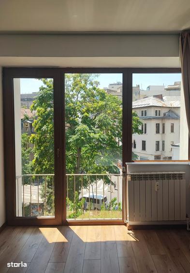 Apartament cu 3 camere în Romană