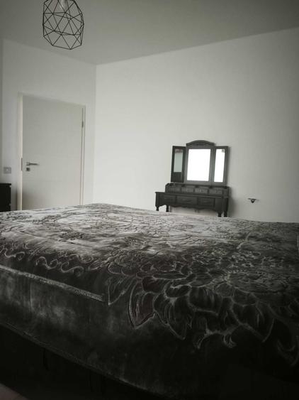 Apartament cu 3 camere semidecomandat în Europa