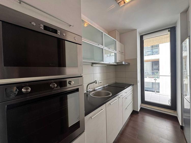 Apartament cu 3 camere semidecomandat în Herăstrău