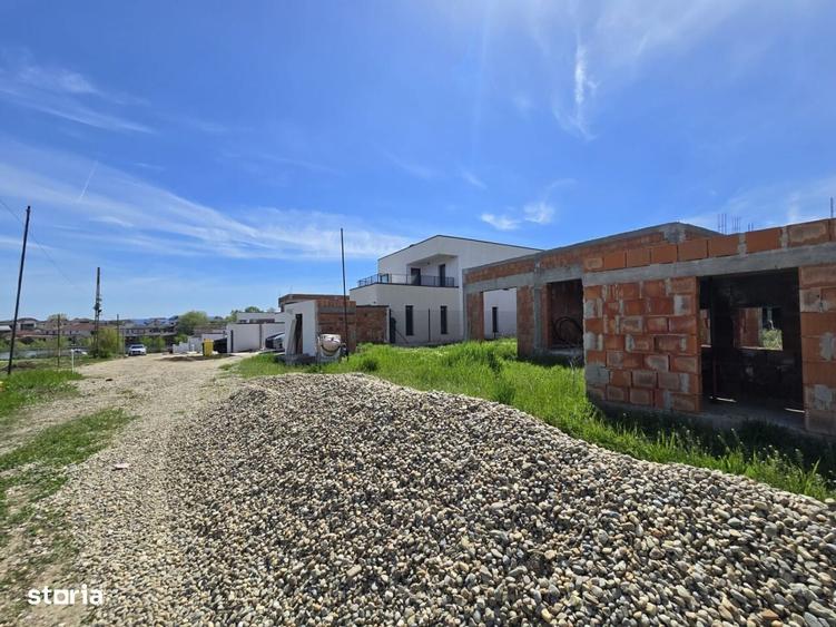 Casă cu 4 camere în Ostratu