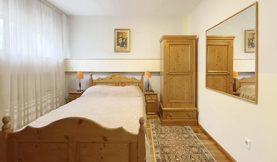 Apartament cu 4 camere decomandat, mobilat în Central
