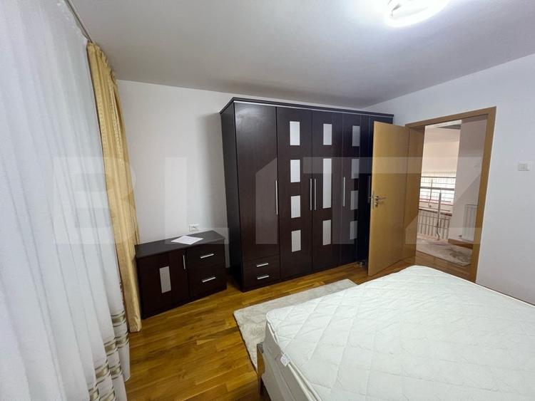 Casă individuală cu 6 camere cu Canalizare în Cetate