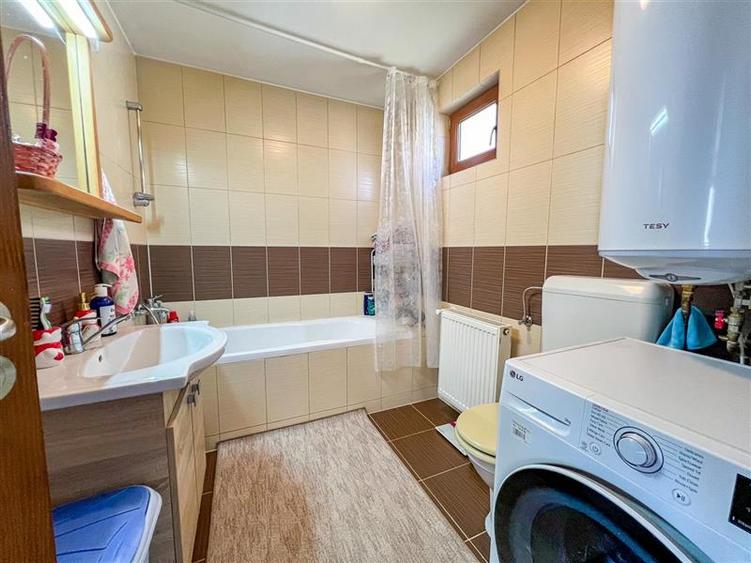 Casă cu 3 camere cu Canalizare în Exterior Est