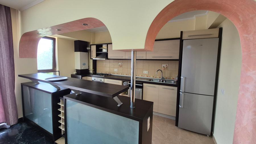 Apartament cu 3 camere decomandat în Barbu Văcărescu