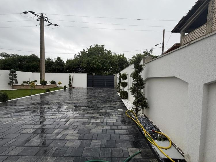 Casă individuală cu 3 camere cu Canalizare în Romanești