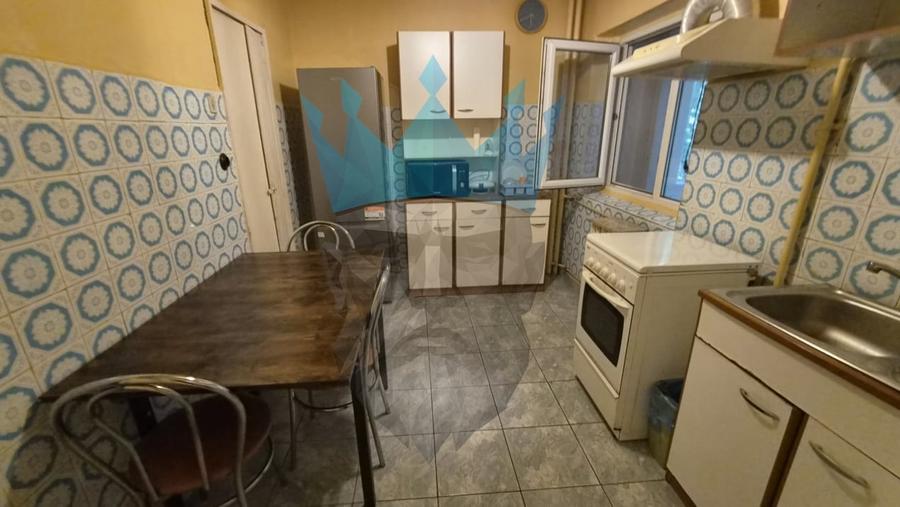 Apartament cu 3 camere decomandat, mobilat în Lujerului