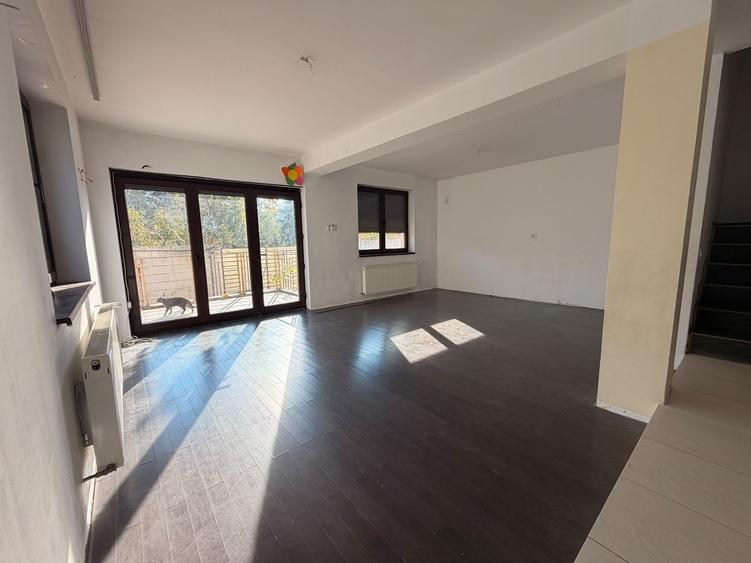 Casă individuală cu 5 camere cu Teren 329 Mp în Titan