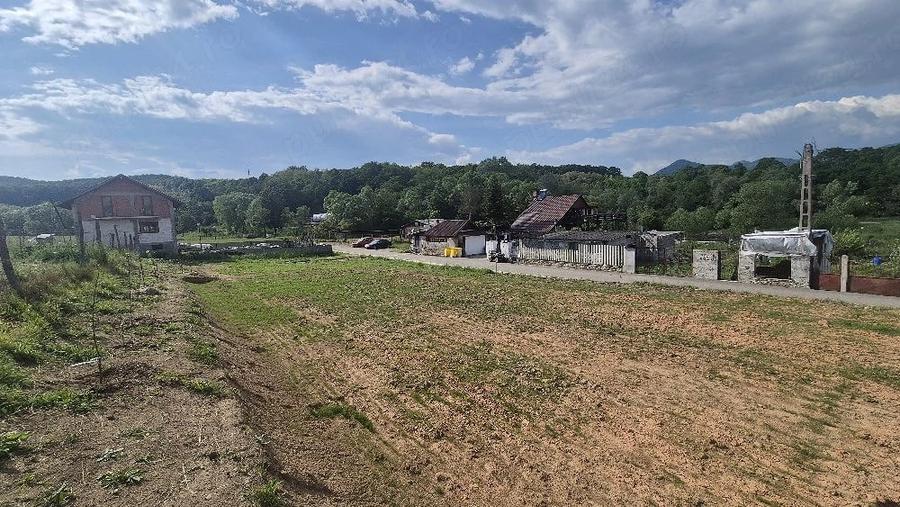Teren de 1100 mp, în Bârsău