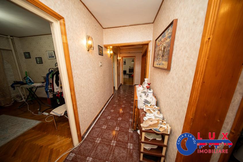 Apartament cu 3 camere decomandat în Central