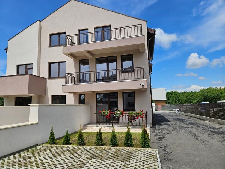 Apartament cu 3 camere semidecomandat în Bucureștii Noi
