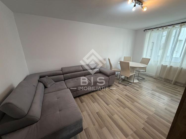 Apartament cu 3 camere decomandat în Independenței