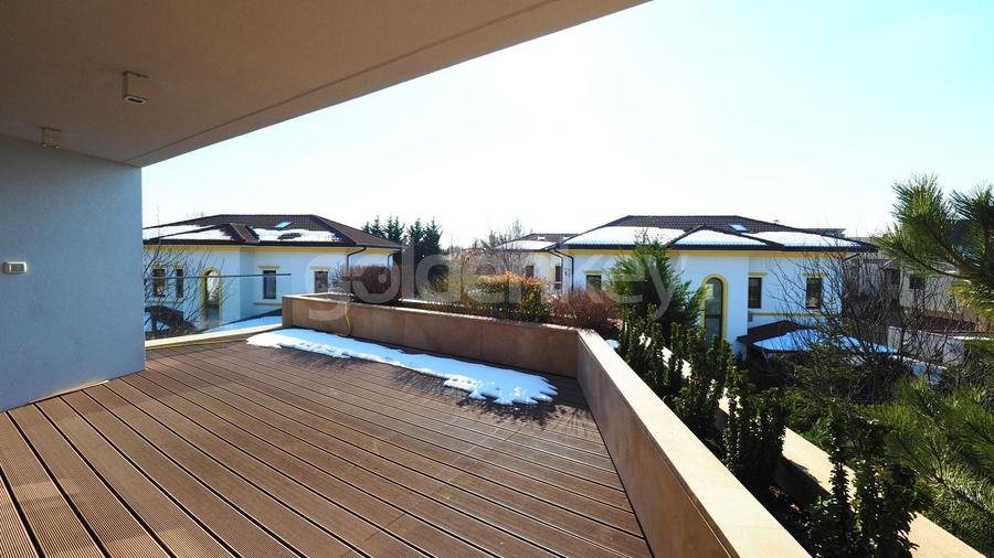 Casă individuală cu 5 camere cu Piscina în Iancu Nicolae