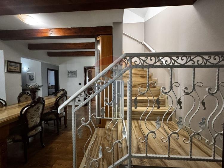 Casă individuală cu 5 camere cu Teren 1600 Mp în Sascut