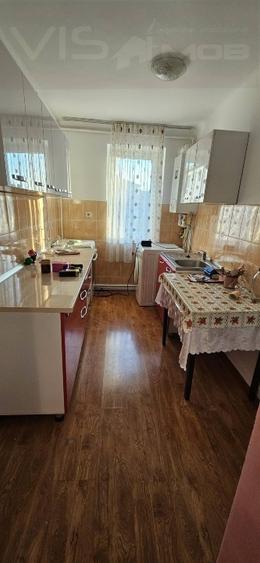 Apartament cu 3 camere semidecomandat, mobilat în Central