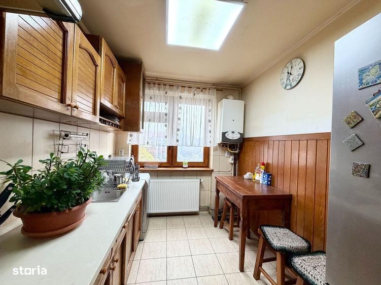 Apartament cu 3 camere decomandat în Central