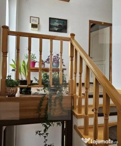 Casă cu 4 camere cu Teren 569 Mp în Central