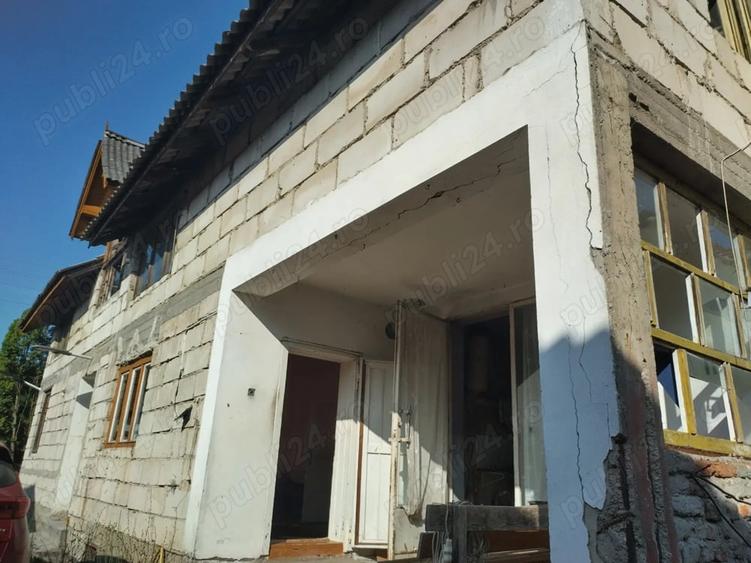 Casă cu 6 camere cu Teren 500 Mp în Almașu Sec