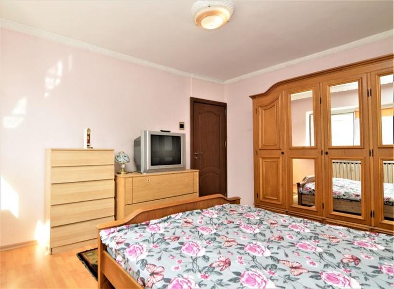 Apartament cu 3 camere decomandat, mobilat în Vitan