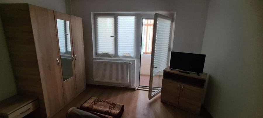 Garsonieră decomandată în Central