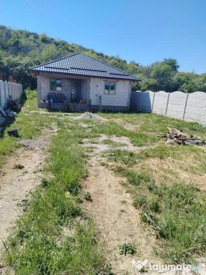 Casa parter la rosu, 355 mp teren, zona Podari - 2