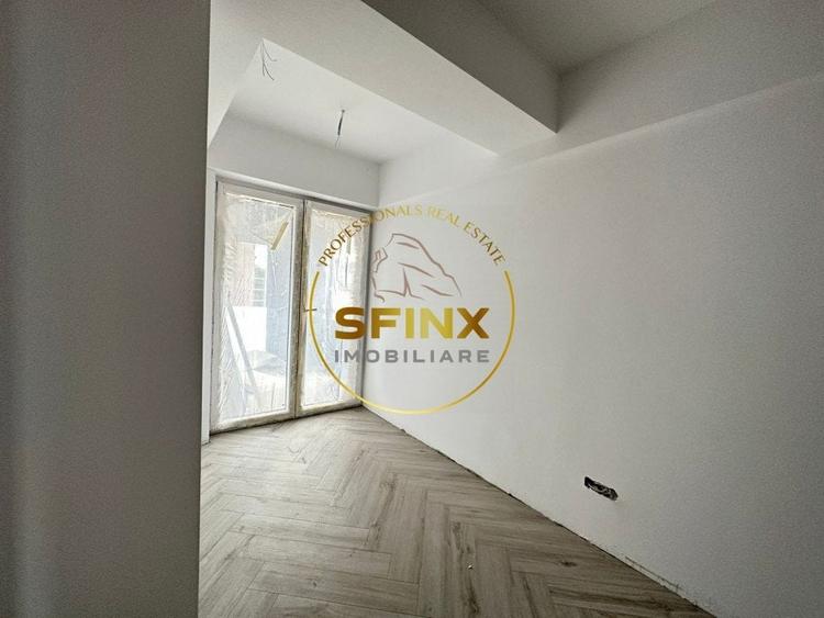 Apartament cu 12 camere decomandat în Decebal