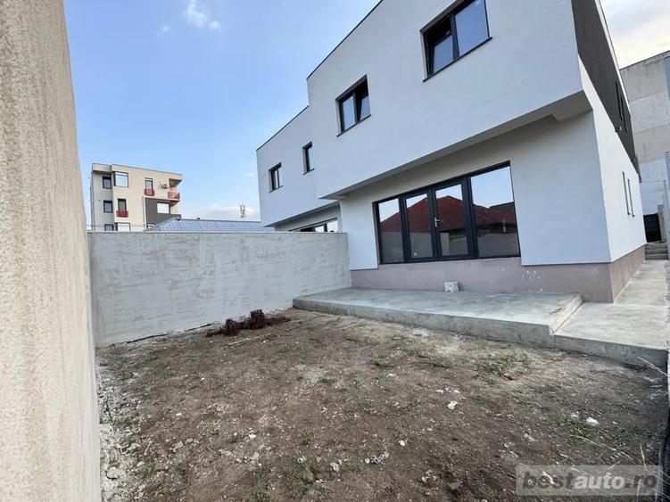 Casă cu 5 camere cu Teren 200 Mp în Central