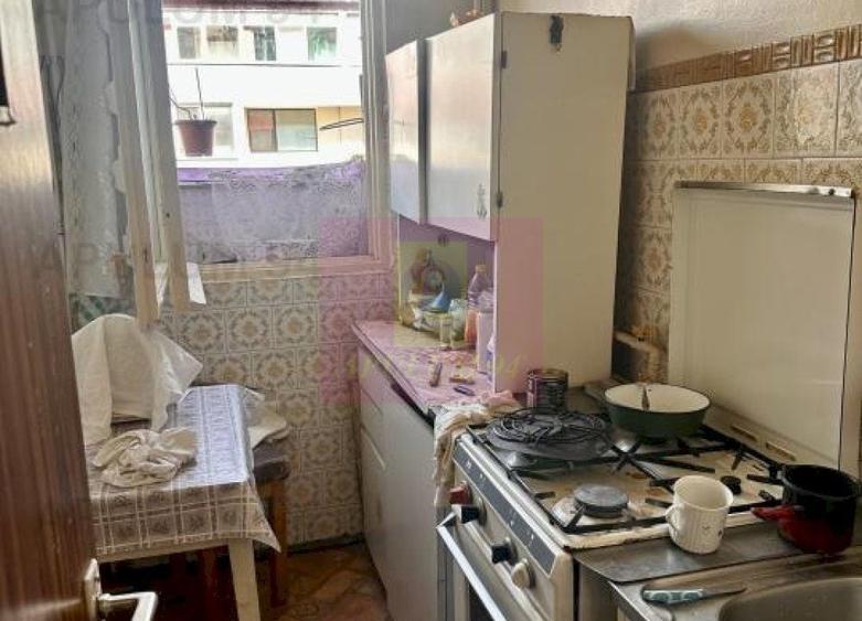 Apartament cu 2 camere semidecomandat, mobilat în Progresul