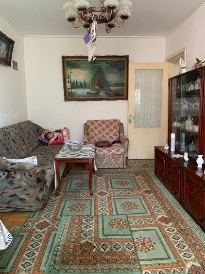 Apartament cu 3 camere semidecomandat în Km 4-5