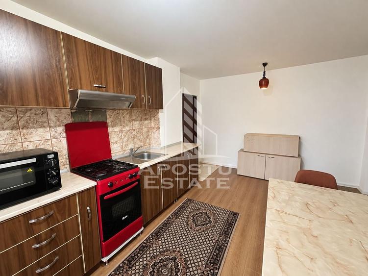 Apartament cu 3 camere semidecomandat, mobilat în Girocului