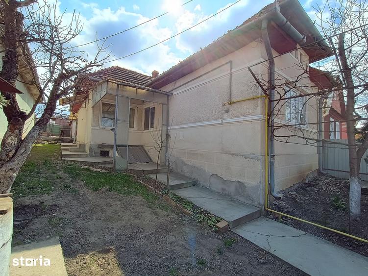 Casă cu 2 camere cu Teren 580 Mp în Central