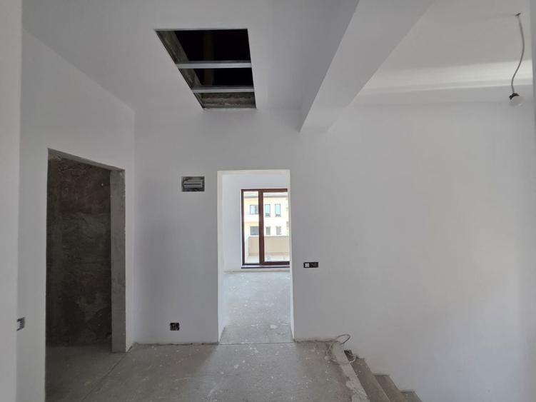 Casă individuală cu 5 camere cu Canalizare în Dobroești
