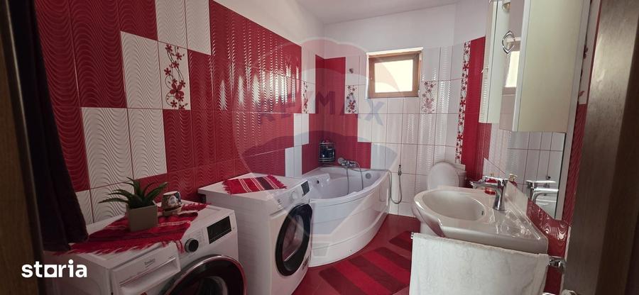 Casă cu 6 camere cu Teren 721 Mp în Crevedia