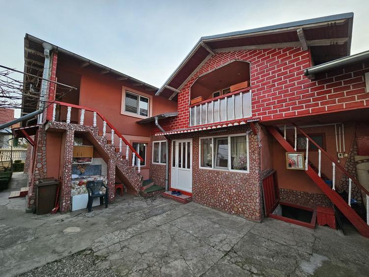 Casă cu 4 camere decomandat în Strejnicu