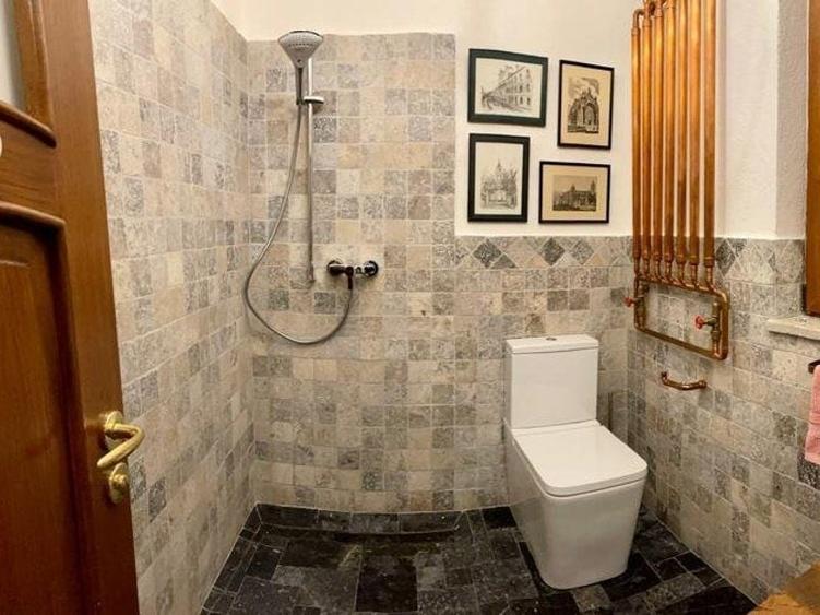 Casă individuală cu 6 camere cu Canalizare în Tineretului