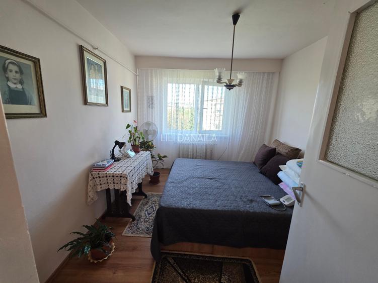 Vand apartament 3 camere Gojdu