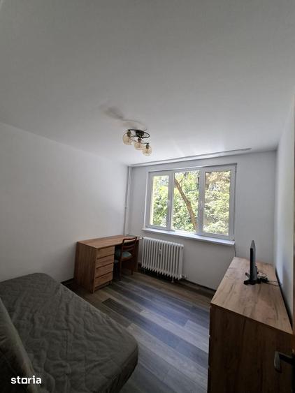 Apartament cu 3 camere semidecomandat în Drumul Taberei