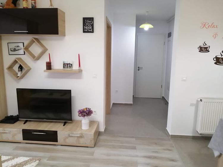 Apartament cu 2 camere decomandat în Tractorul