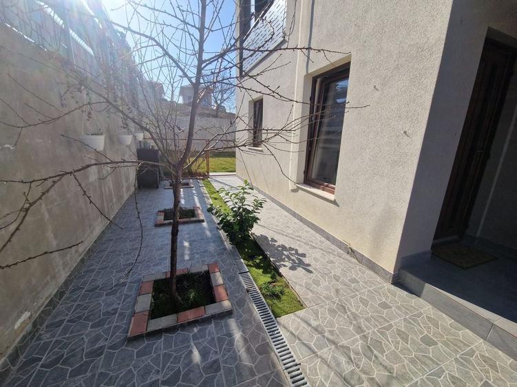 Duplex cu 5 camere cu Canalizare în Dezmir