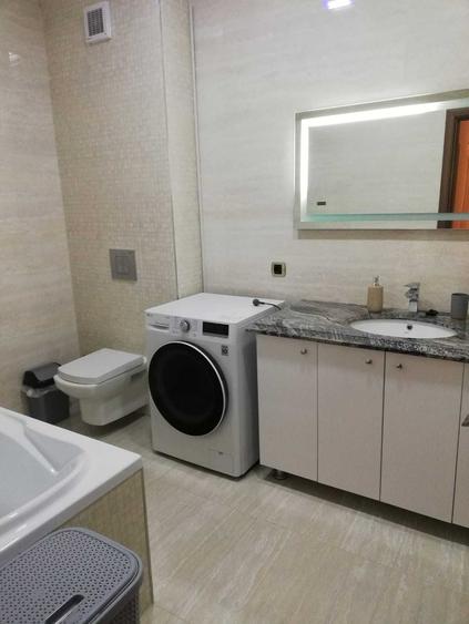 Apartament cu 3 camere decomandat în Tractorul