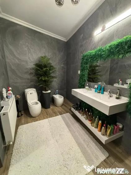 Casă cu 7 camere cu Teren 715 Mp în Central