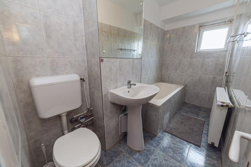 Apartament cu 3 camere decomandat, mobilat în Văcăresti