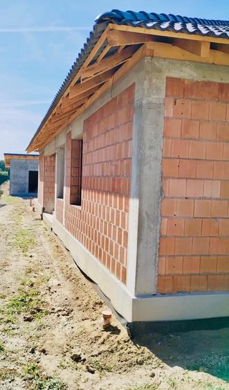 Casă individuală cu 4 camere cu Teren 730 Mp în Central